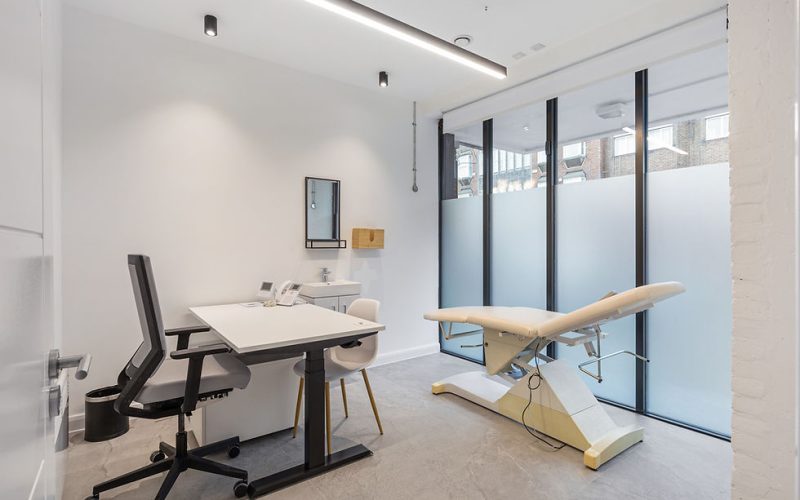 Chiropodist vs Podiatrist: Key Differences in Training and Scope
