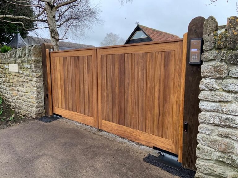 Wooden Electric Gates: Automation, Materials, and Smart Home Integration